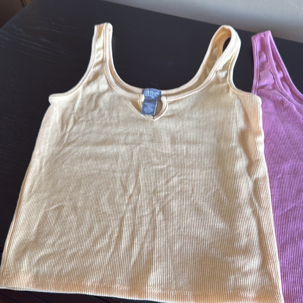 Tilly’s Women’s Sleeveless Vneck Cropped Tops bundle; pink & yellow size Small - Picture 6 of 8